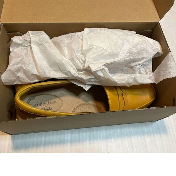NIB Clarks Juliet Coast Yellow Leather Comfort Business Casual Loafers 6M - Picture 3 of 7